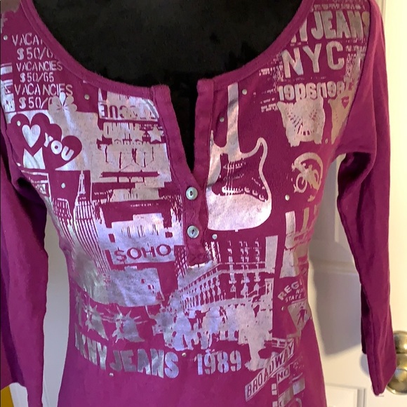 DKNY  jeans small long sleeve NYC tee - Picture 2 of 7